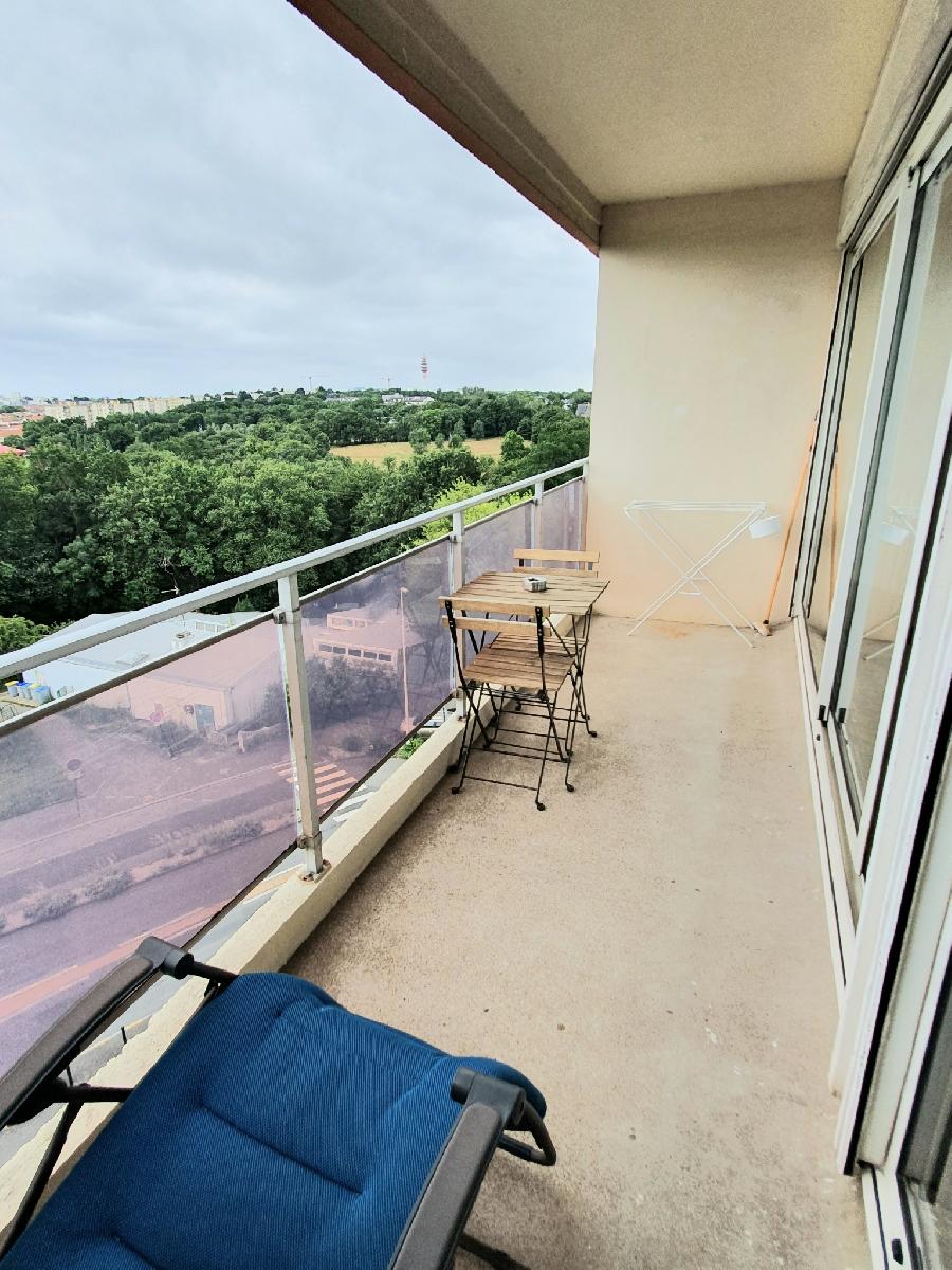 Val de Chézine, beau T2 avec balcon terrasse