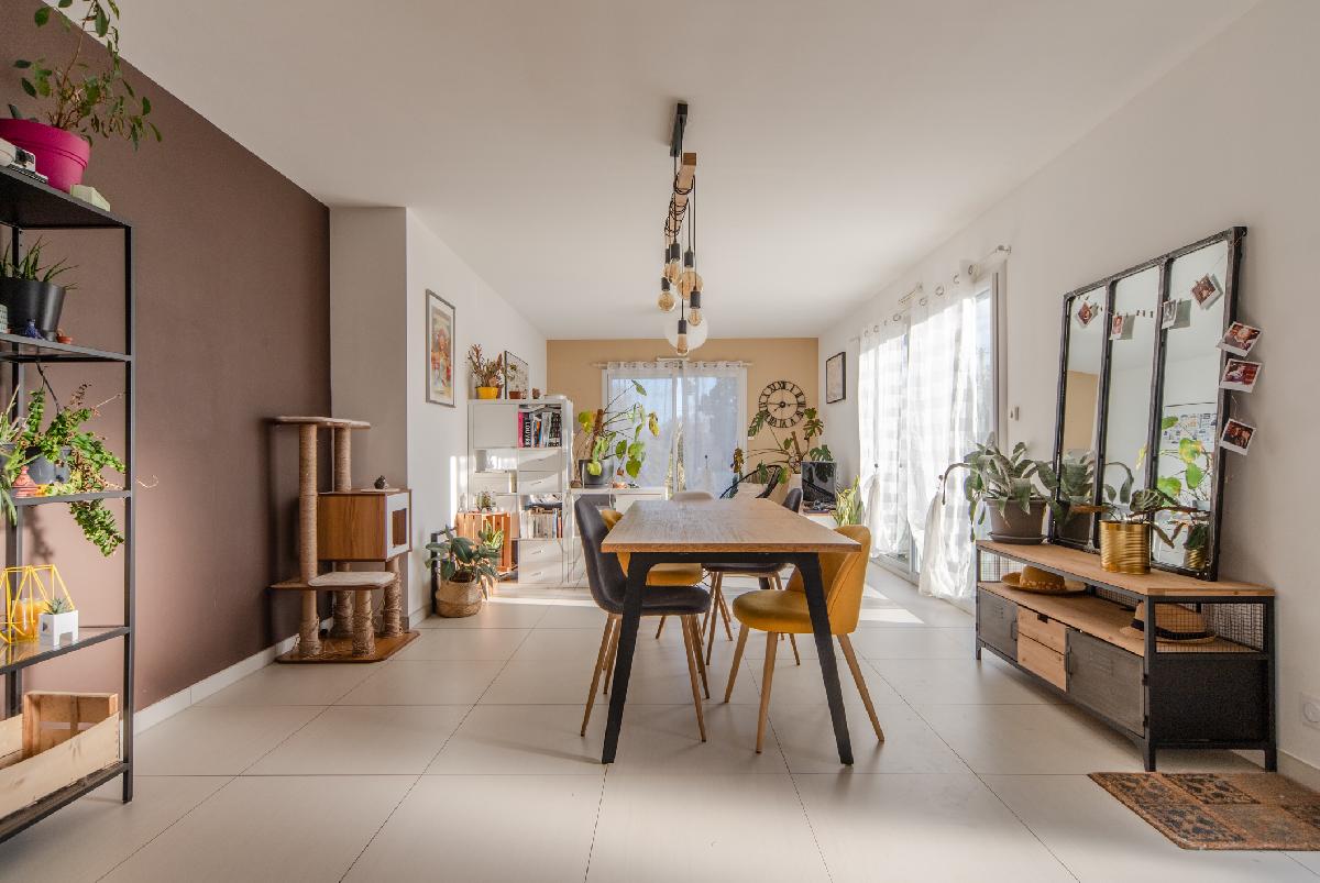 Maison r&eacute;cente, 3 chambres et jardin