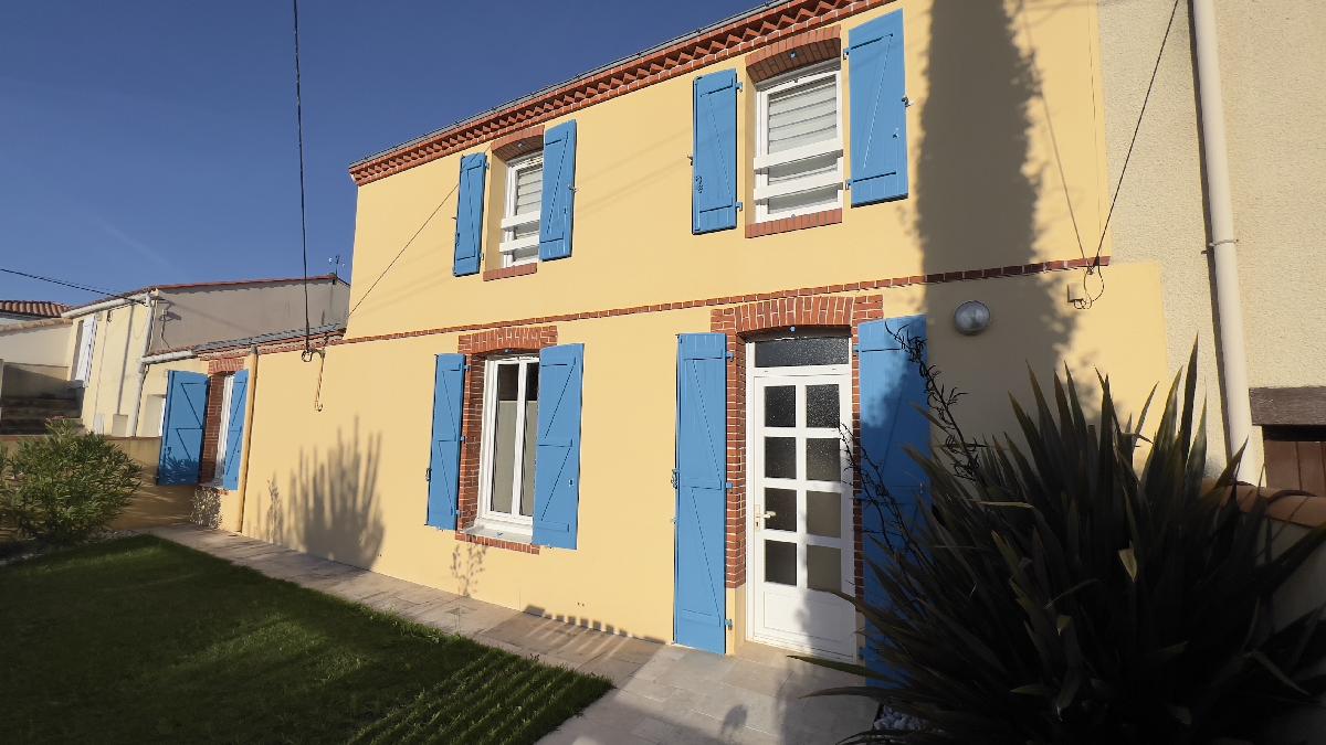 Charme, Calme et S&eacute;r&eacute;nit&eacute; : Long&egrave;re R&eacute;nov&eacute;e au C&oelig;ur d&rsquo;un Village Typique