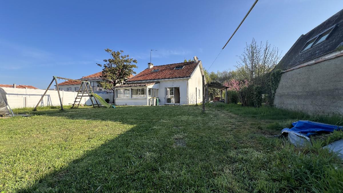 Maison 5 pièces + bureau avec jardin et garage