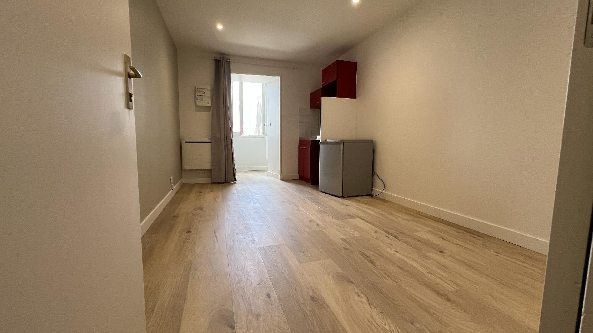 Appartement rénové – Chaussée de la Madeleine en face du CHU de Nantes