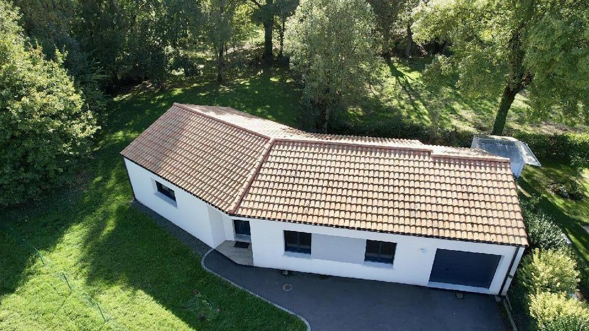 Maison état neuf, 3 chambres, terrain arboré 1060 m²