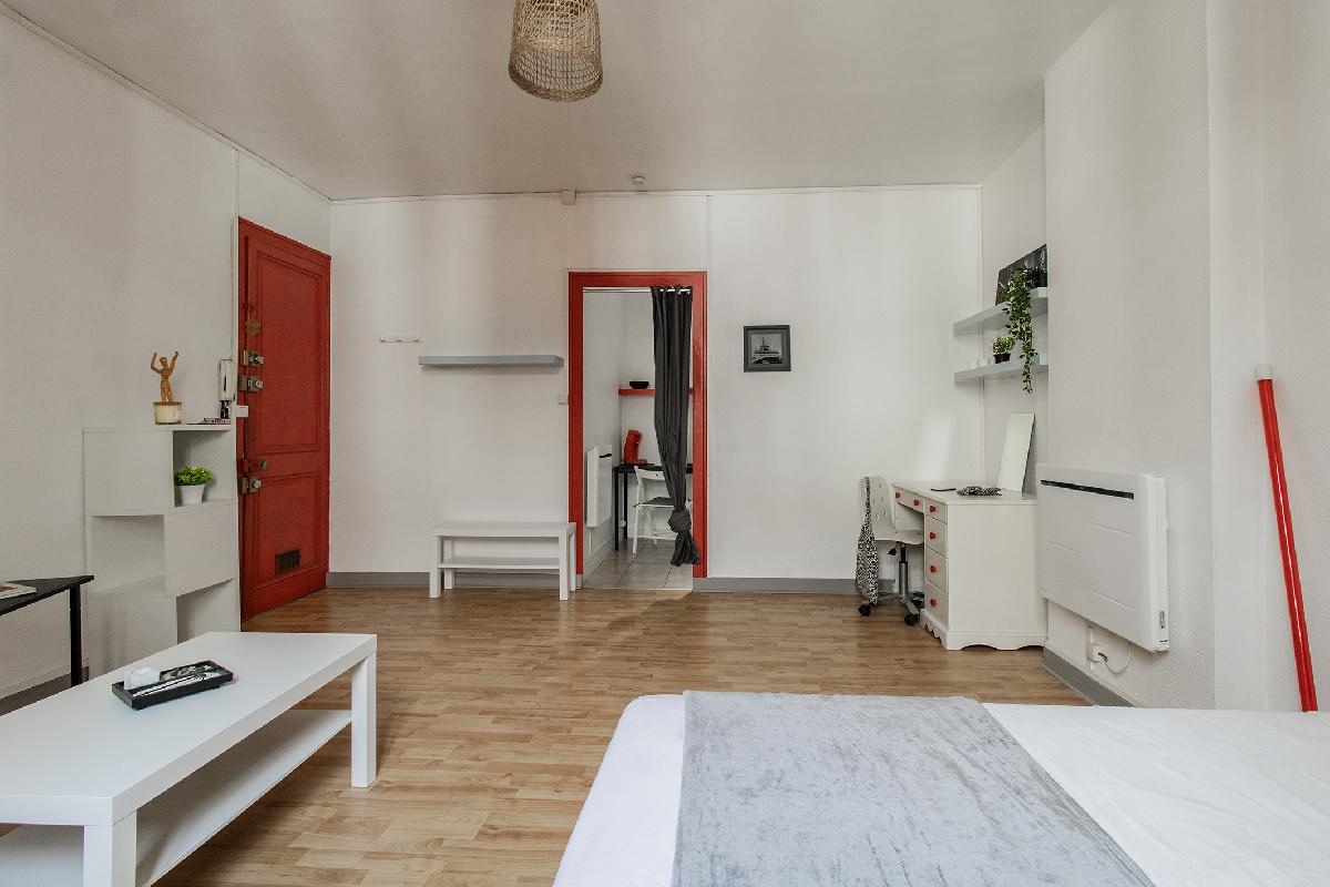 Petit cocon &agrave; deux pas de la place Viarme, T1 de 27 m&sup2;, 2&egrave;me et dernier &eacute;tage