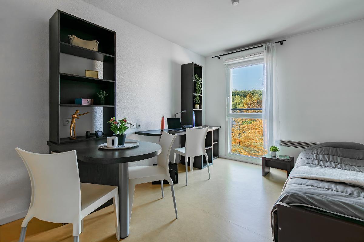 Studio &eacute;tudiant &agrave; Nantes, au calme avec vue arbor&eacute;e