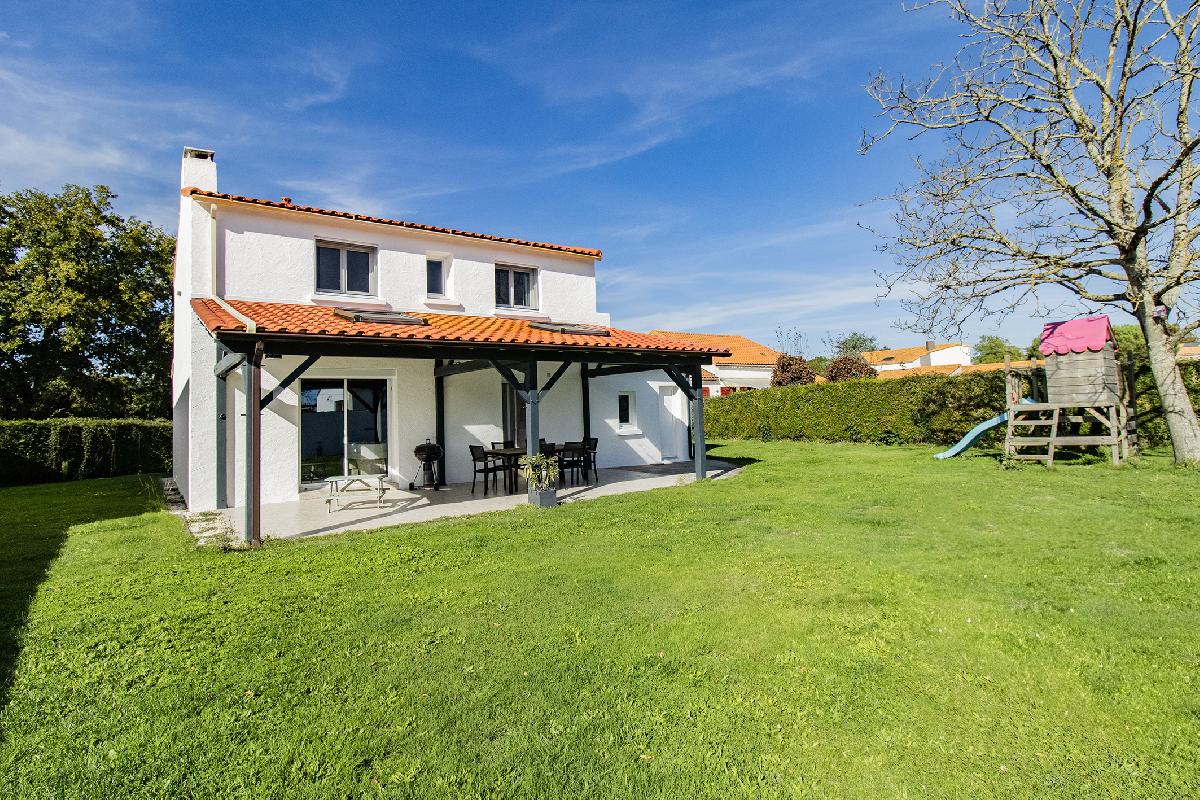 Coup de coeur pour cette jolie maison de famille, de 4 chambres, garage, sur un jardin sans vis à vis de 860 m²
