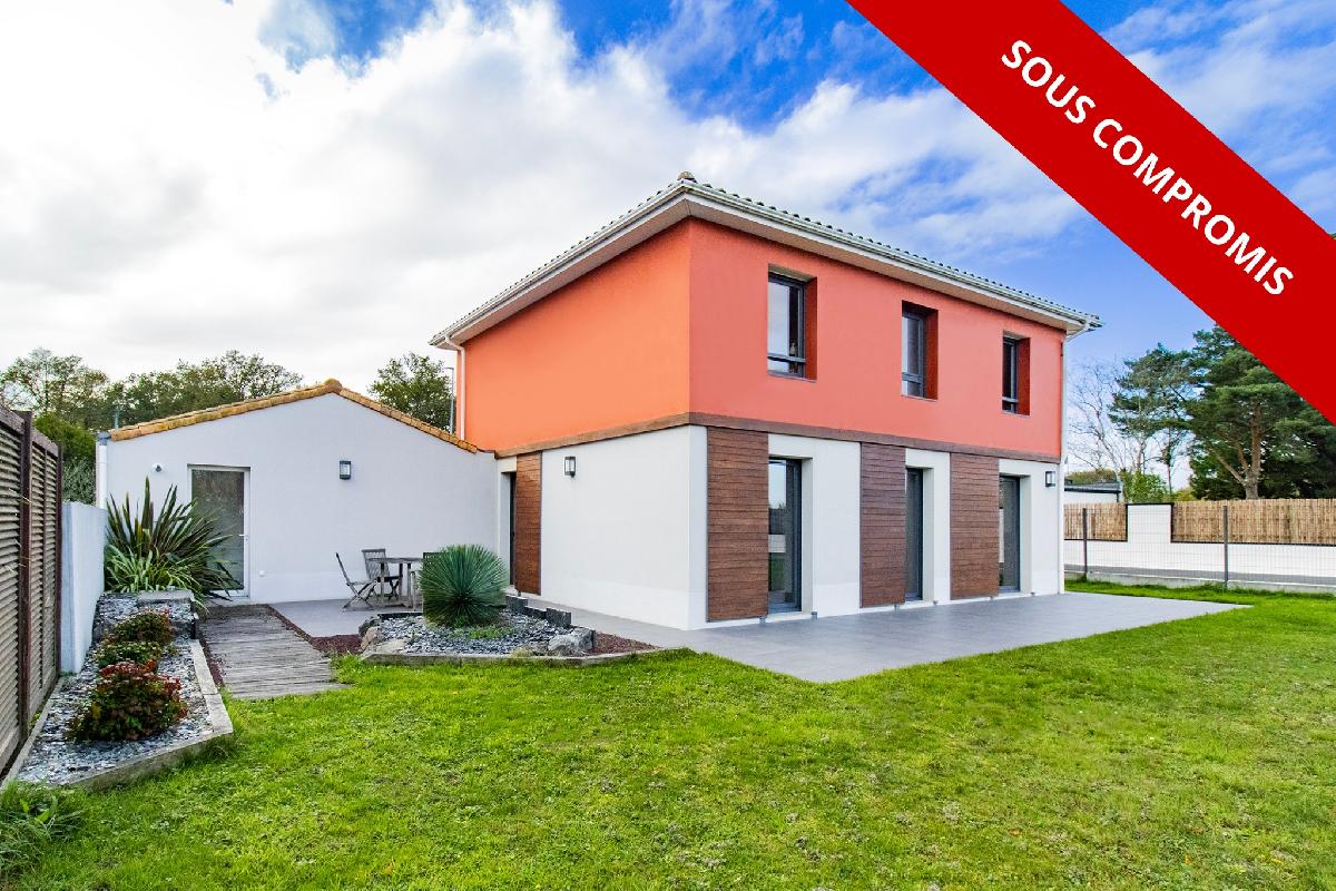 Baign&eacute;e de lumi&egrave;re, Maison de 2003, proche bourg, lumineuse, 4 chambres (possibilit&eacute; 5), double garage