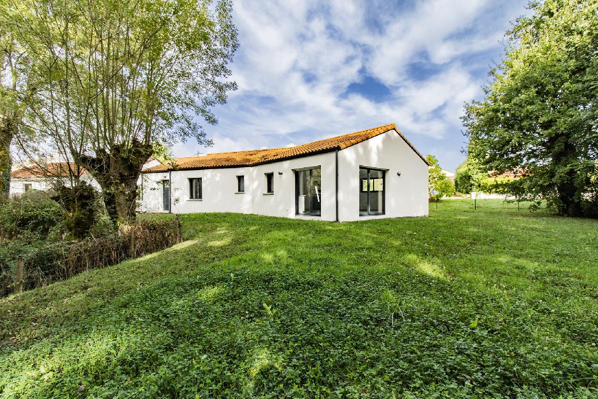 Maison &eacute;tat neuf, 3 chambres, terrain arbor&eacute; 1060 m&sup2;