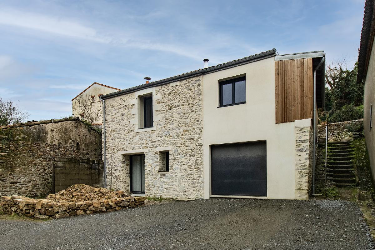 Proche commodit&eacute;s – joli cocon r&eacute;nov&eacute; avec go&ucirc;t – 82m&sup2; – deux chambres – garage – jardin