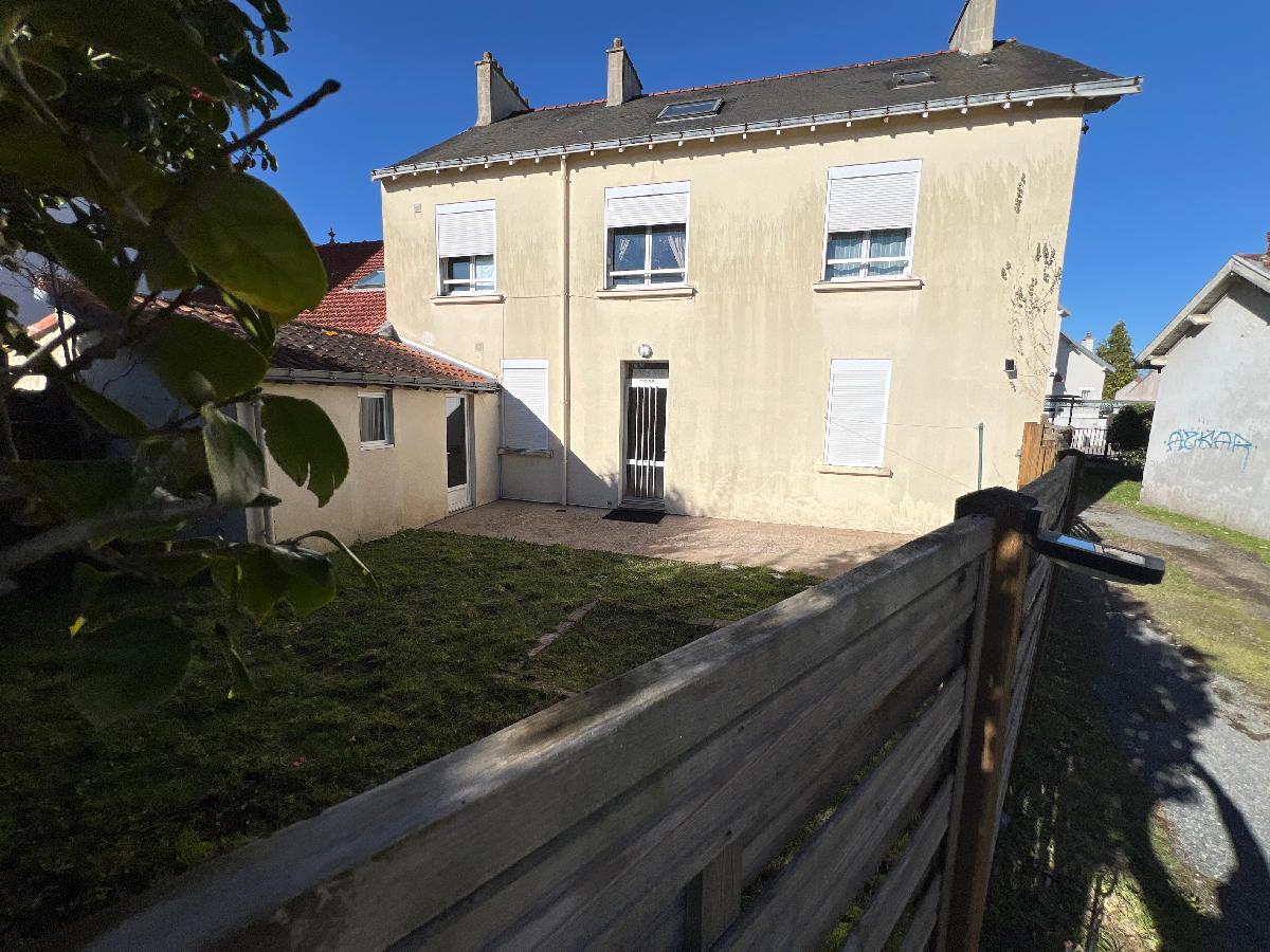 Id&eacute;al investisseur ou Premi&egrave;re acquisition – Appartement T2 – 46 m&sup2; – Rez de jardin avec jardinet de 80 m&sup2;