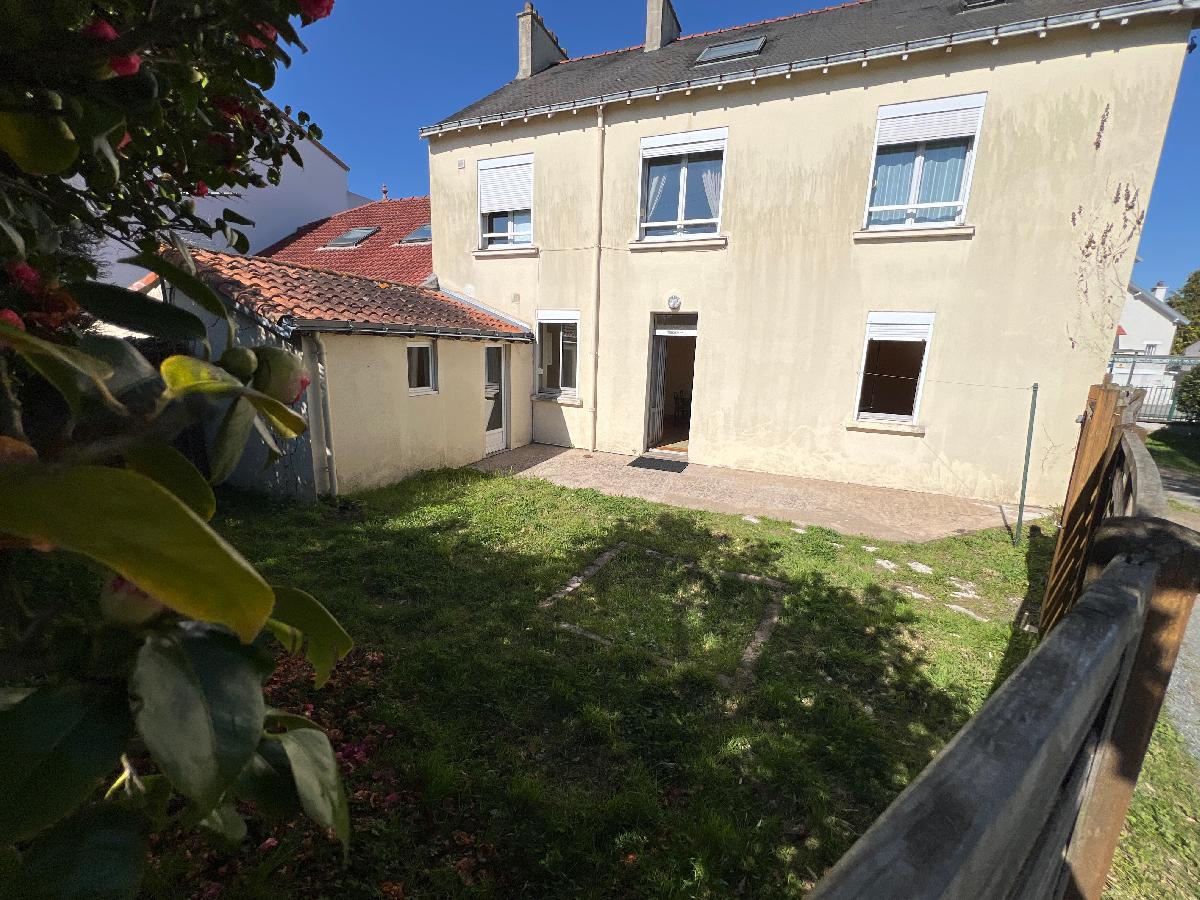 Id&eacute;al activit&eacute; lib&eacute;rale, investisseur ou premi&egrave;re acquisition – Appartement T2 – 46 m&sup2; – Rez de jardin avec jardinet de 80 m&sup2;