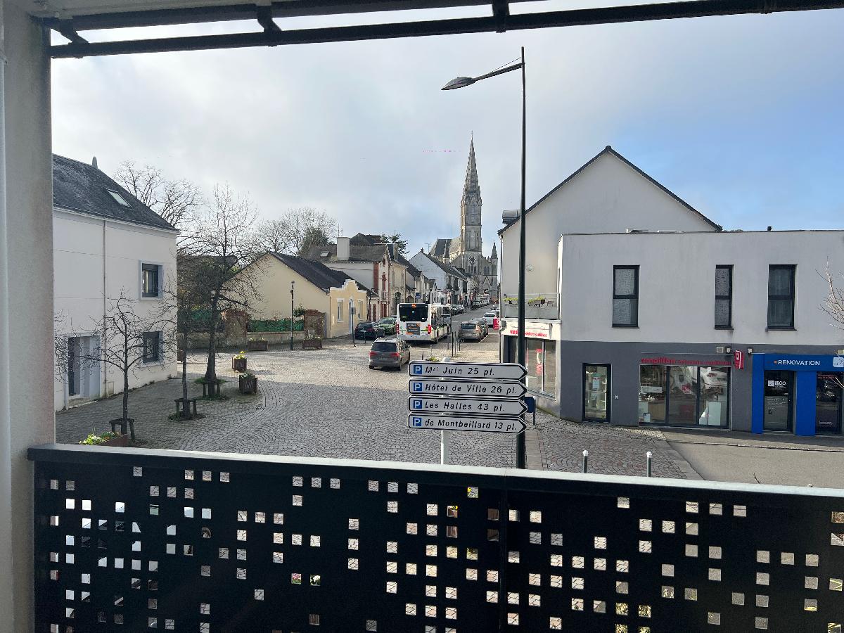 Centre bourg de Carquefou, T3, 1er &eacute;tage sud, avec Parking sous-sol et local v&eacute;lo.