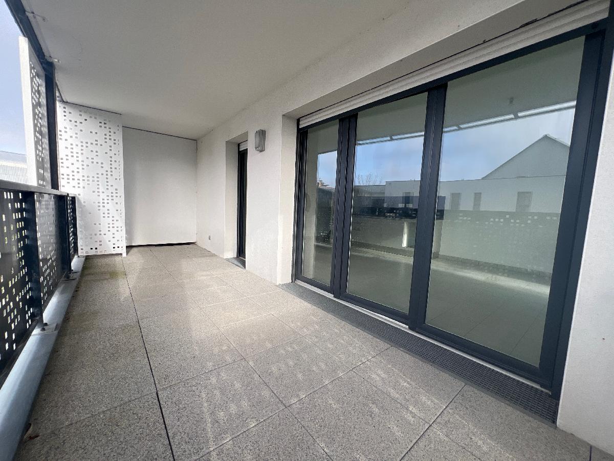 Centre bourg de Carquefou, T3, 1er &eacute;tage sud, avec Parking sous-sol et local v&eacute;lo.