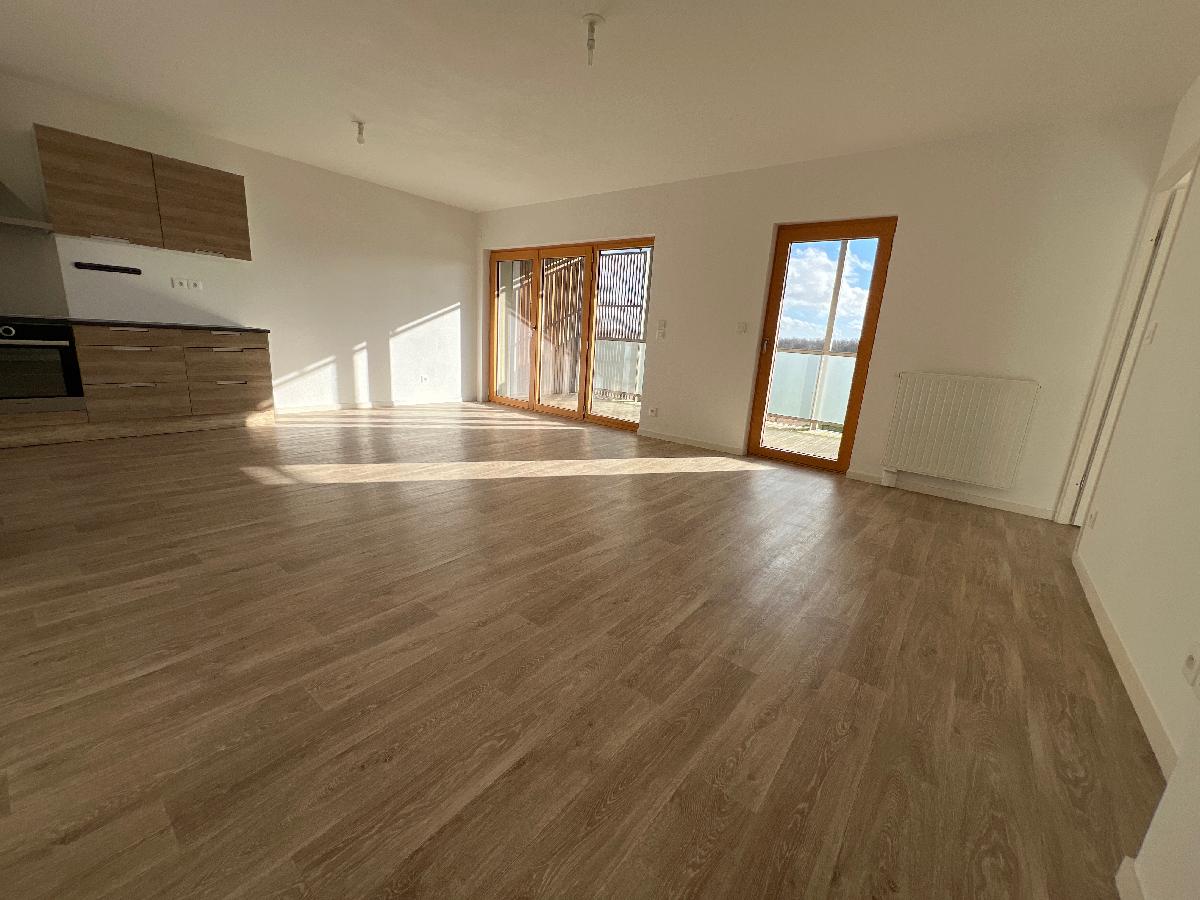 Secteur centre &eacute;questre en impasse, Appartement T4 de 2017, de 81m&sup2;, 1er &eacute;tage, expo sud, balcon de 19 m&sup2; et 2 places p