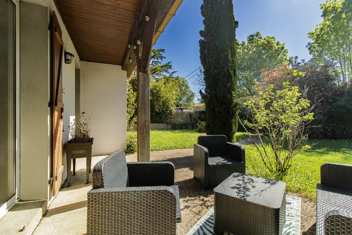 Quartier P&eacute;gers-Reigniers, maison de plain-pied, 105 m&sup2;, 4 chambres, sur jardin de 600 m&sup2;.