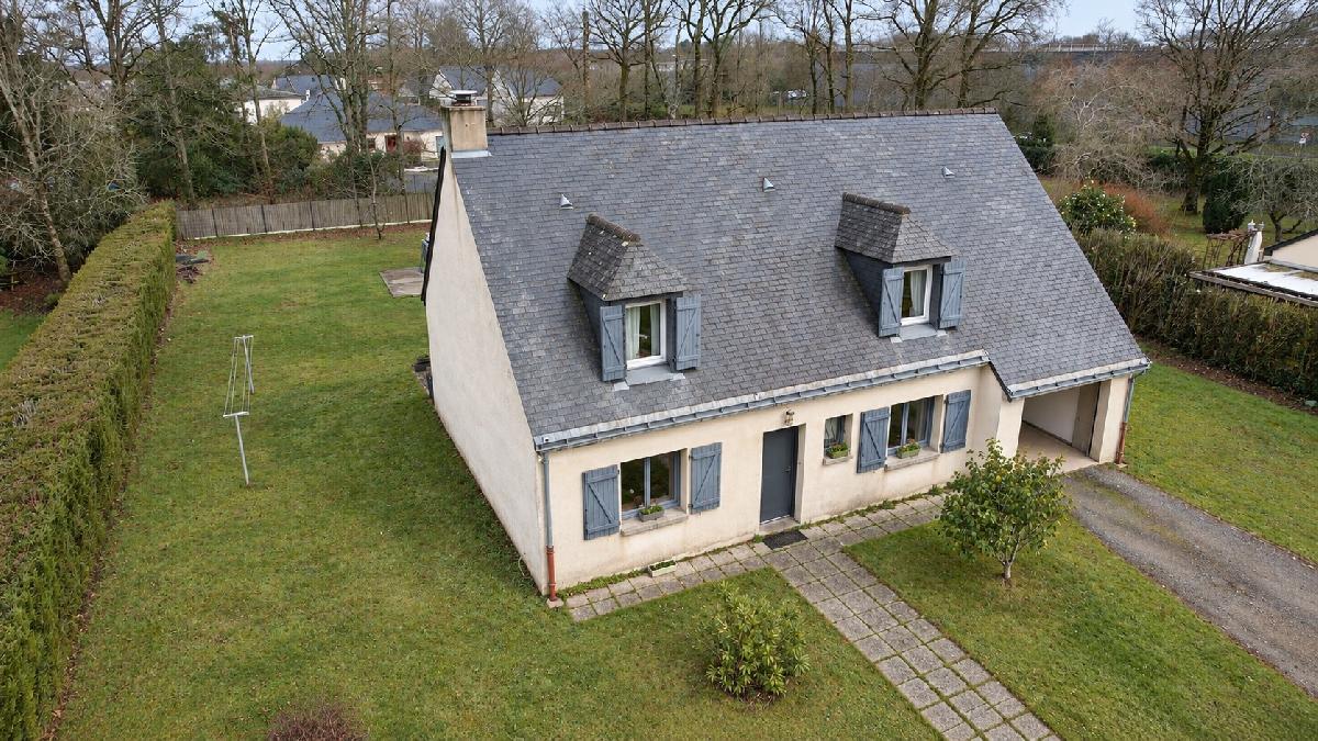 Maison familiale de 140 m&sup2; &ndash; 5 chambres ou 4 chambres + 1 bureau &ndash; Superbe terrain de 1 550 m&sup2; &ndash; Fort potentiel